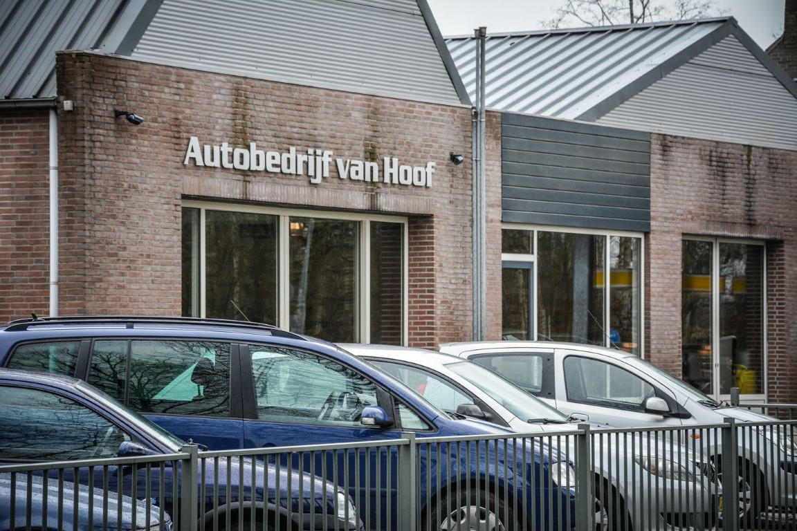 Auto van Hoof Wintelre - Pand